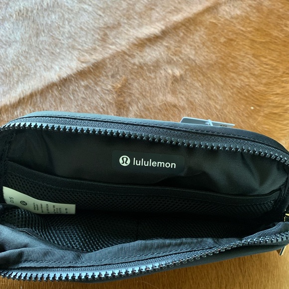 Everywhere Belt Bag - Black/Gold Trim - Picture 3 of 5